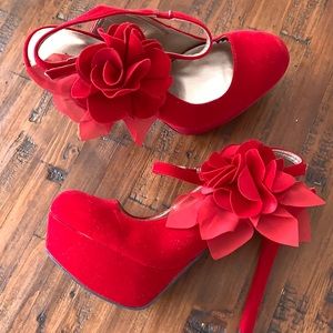 Size 9 sexy red heels by Qupid